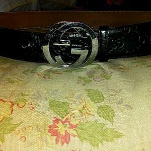 Black Gucci belt
